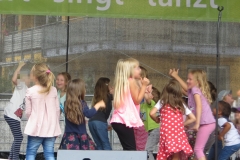 Sommerfest - tanzende Kinder 2